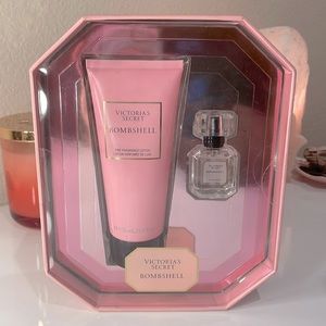 Victoria’s Secret bombshell lotion and mini perfume set✨